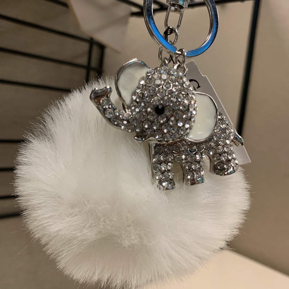 ✨HP X2💫Elephant Pom Keychain✨ - Picture 4 of 7